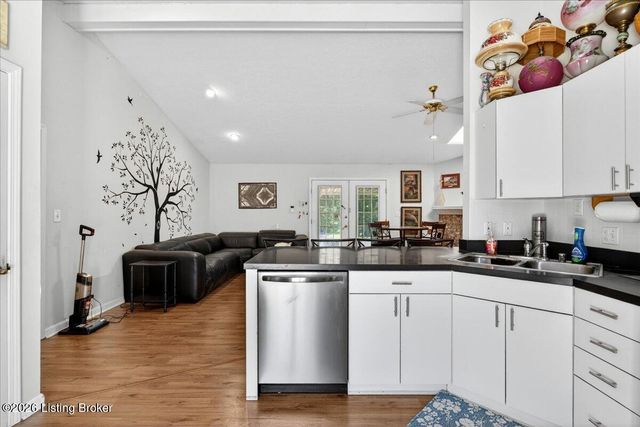 404 Cedarview Dr, Shepherdsville, KY 40165