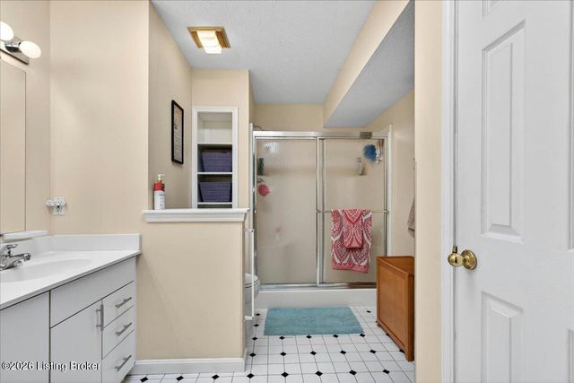 404 Cedarview Dr, Shepherdsville, KY 40165