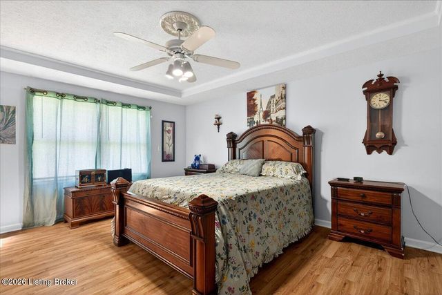 404 Cedarview Dr, Shepherdsville, KY 40165