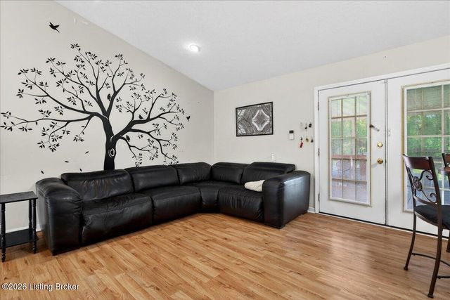 404 Cedarview Dr, Shepherdsville, KY 40165