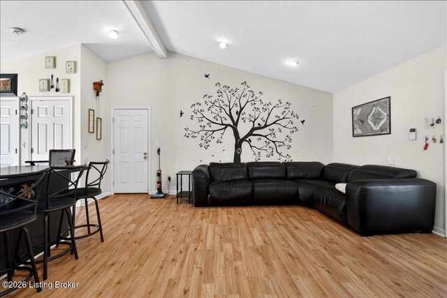 404 Cedarview Dr, Shepherdsville, KY 40165
