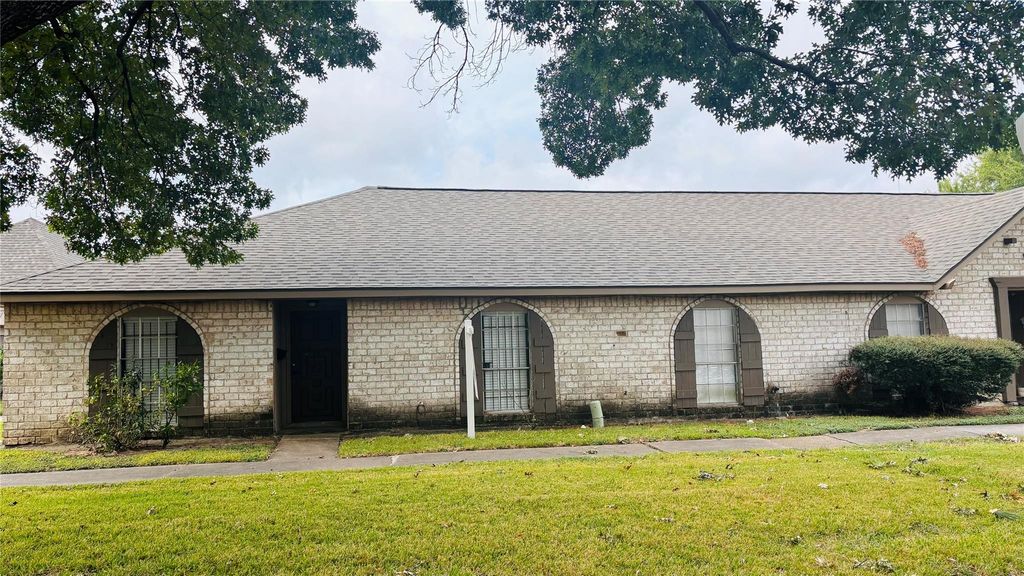 12409 Sharpview Drive 2409, Houston, TX 77072