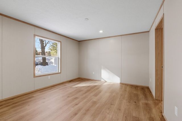 27 Bond Street, Franklin, NH 03235