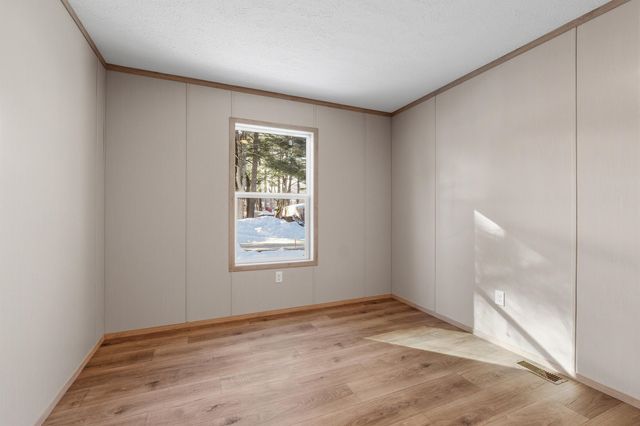 27 Bond Street, Franklin, NH 03235