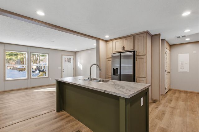 27 Bond Street, Franklin, NH 03235