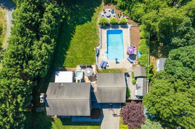 118 Wayside Dr, Brewster, MA 02631