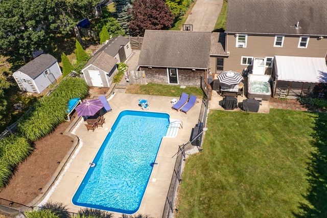 118 Wayside Dr, Brewster, MA 02631