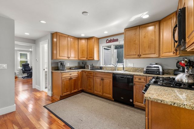 118 Wayside Dr, Brewster, MA 02631