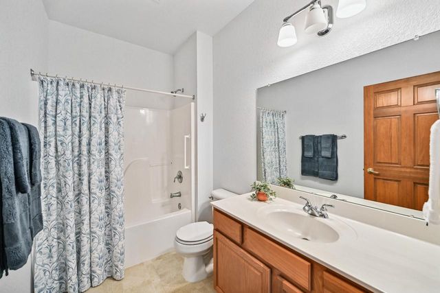 5371 S Butterfield WAY, Greenfield, WI 53221