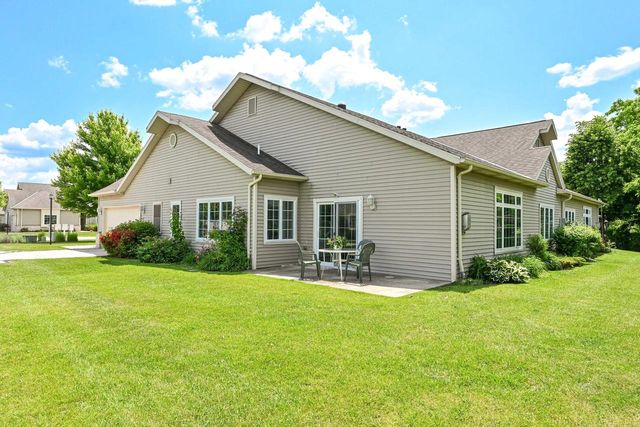 5371 S Butterfield WAY, Greenfield, WI 53221