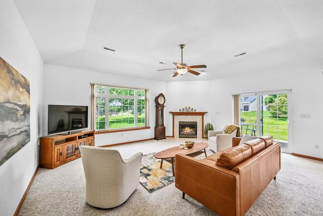 5371 S Butterfield WAY, Greenfield, WI 53221