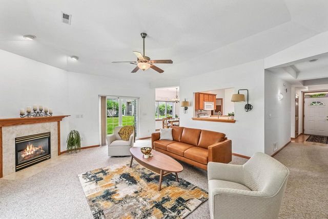 5371 S Butterfield WAY, Greenfield, WI 53221