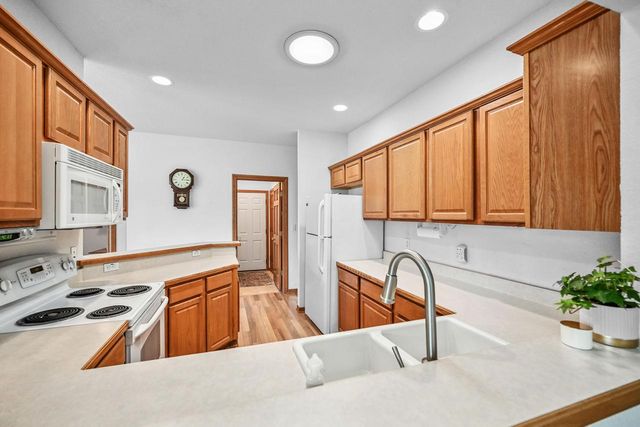 5371 S Butterfield WAY, Greenfield, WI 53221