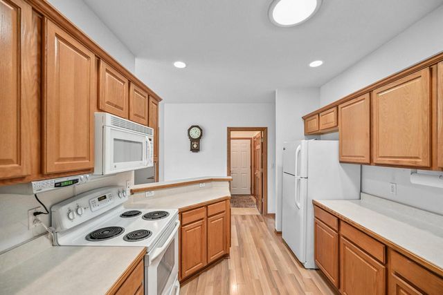 5371 S Butterfield WAY, Greenfield, WI 53221