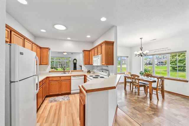5371 S Butterfield WAY, Greenfield, WI 53221