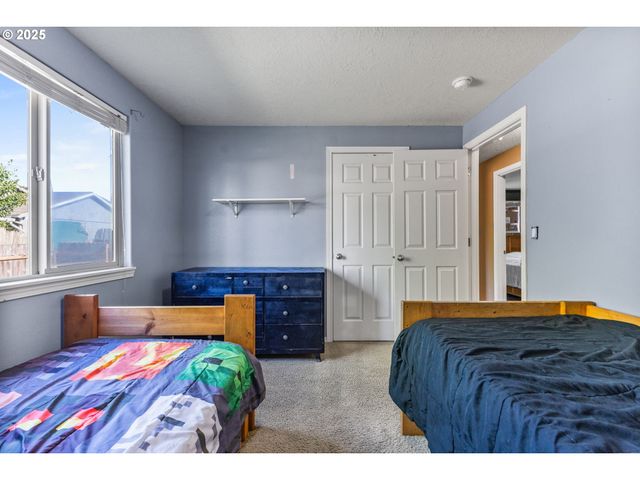 1254 LINDEN Ct, Sweet Home, OR 97386