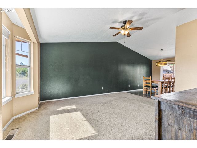 1254 LINDEN Ct, Sweet Home, OR 97386