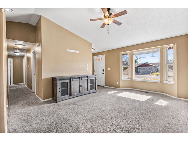 1254 LINDEN Ct, Sweet Home, OR 97386