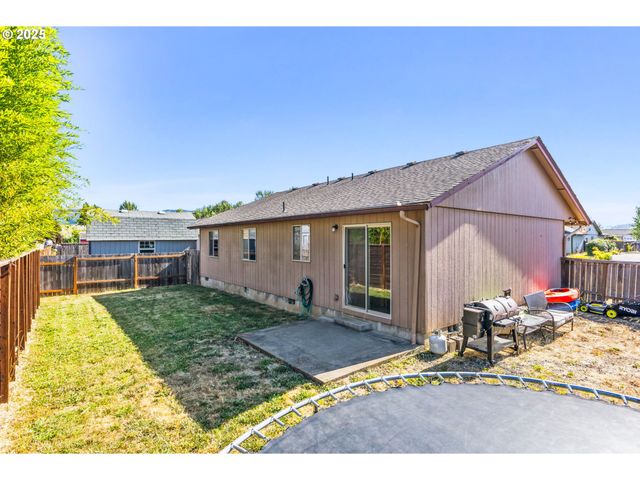 1254 LINDEN Ct, Sweet Home, OR 97386