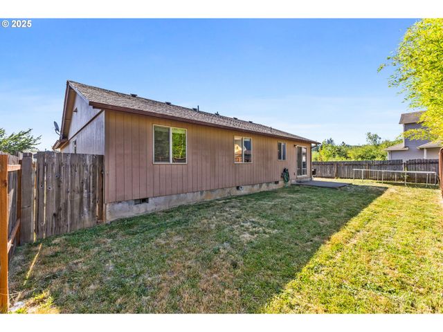 1254 LINDEN Ct, Sweet Home, OR 97386