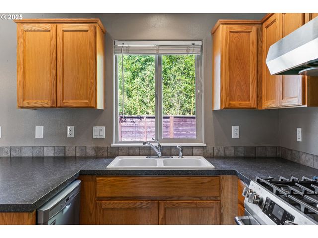 1254 LINDEN Ct, Sweet Home, OR 97386