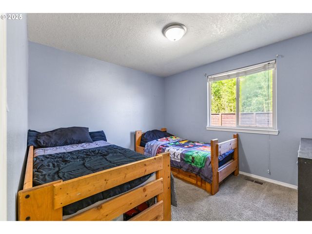 1254 LINDEN Ct, Sweet Home, OR 97386