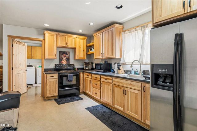54690 Pinewood Avenue, Bend, OR 97707
