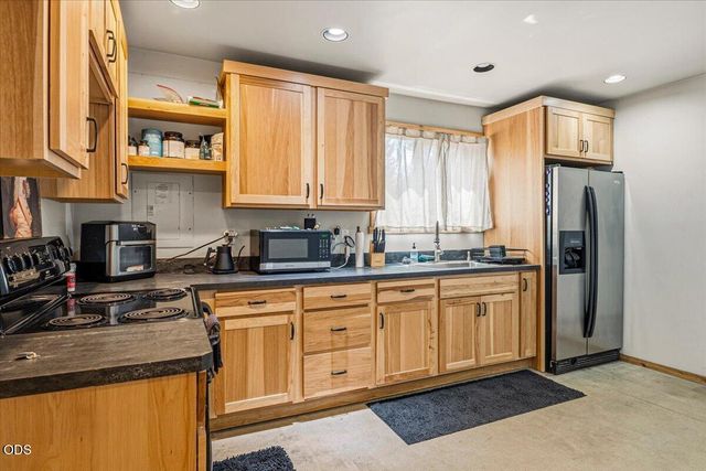 54690 Pinewood Avenue, Bend, OR 97707
