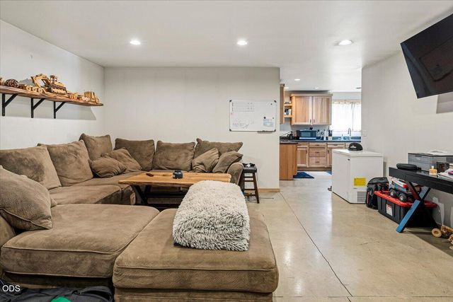 54690 Pinewood Avenue, Bend, OR 97707
