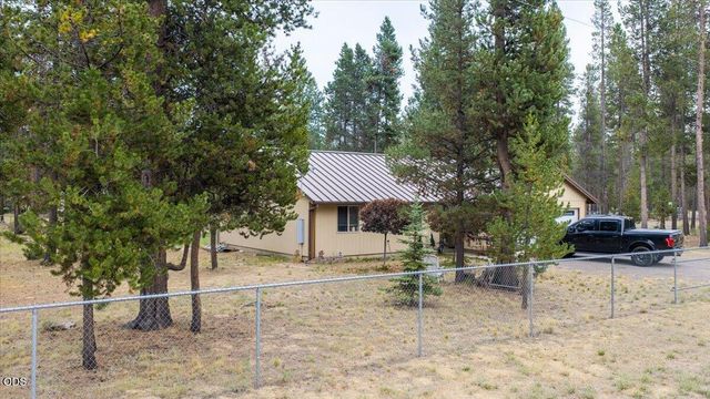 54690 Pinewood Avenue, Bend, OR 97707