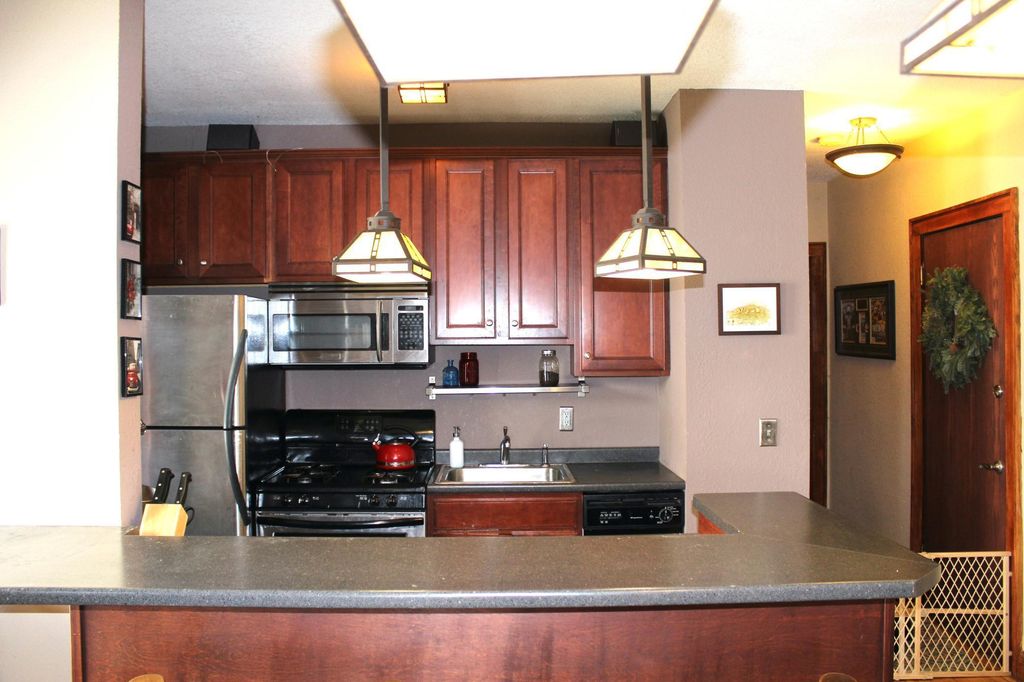 1812 Clinton Avenue 303, Minneapolis, MN 55404 — photo 2