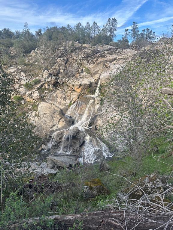 Image 3 of property listing at 0 Meadow Ridge Road, Coarsegold, CA 93614