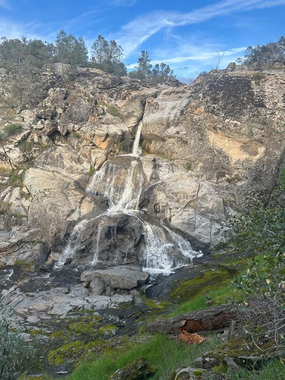 Image 4 of property listing at 0 Meadow Ridge Road, Coarsegold, CA 93614