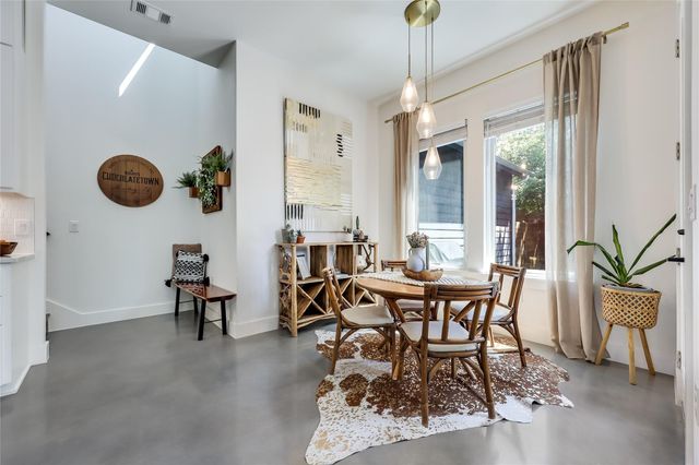 2111 Greenwood Ave A, Austin, TX 78723