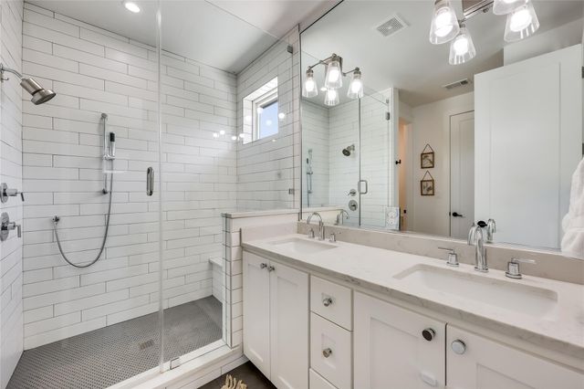 2111 Greenwood Ave A, Austin, TX 78723