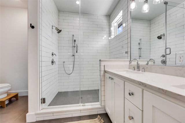 2111 Greenwood Ave A, Austin, TX 78723