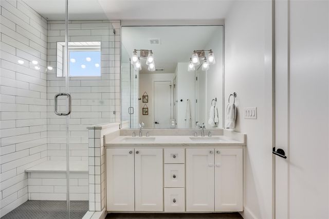 2111 Greenwood Ave A, Austin, TX 78723
