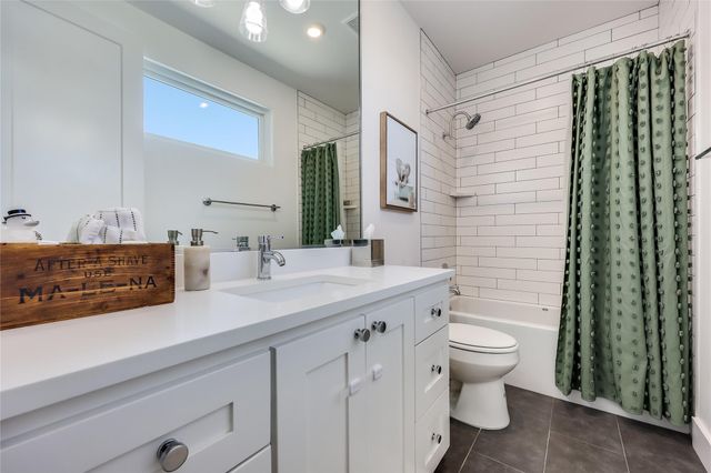 2111 Greenwood Ave A, Austin, TX 78723
