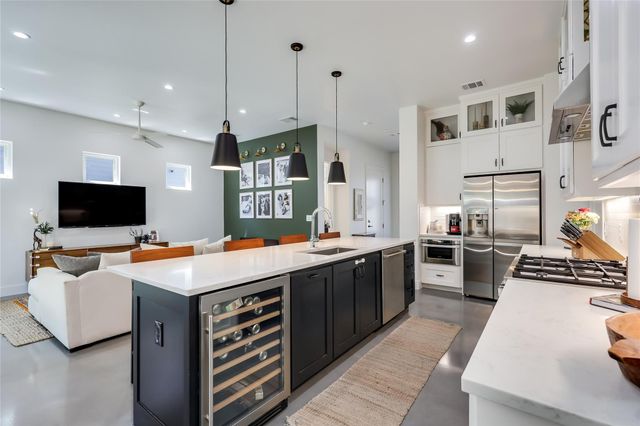 2111 Greenwood Ave A, Austin, TX 78723
