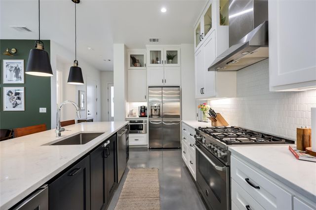 2111 Greenwood Ave A, Austin, TX 78723