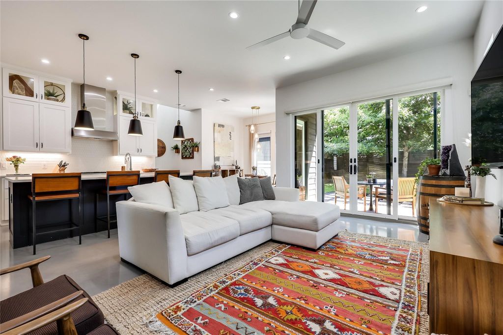 2111 Greenwood Ave A, Austin, TX 78723