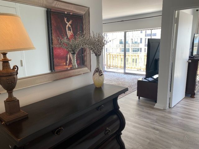 6211 W Northwest Highway G811, Dallas, TX 75225