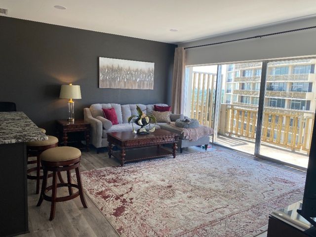 6211 W Northwest Highway G811, Dallas, TX 75225