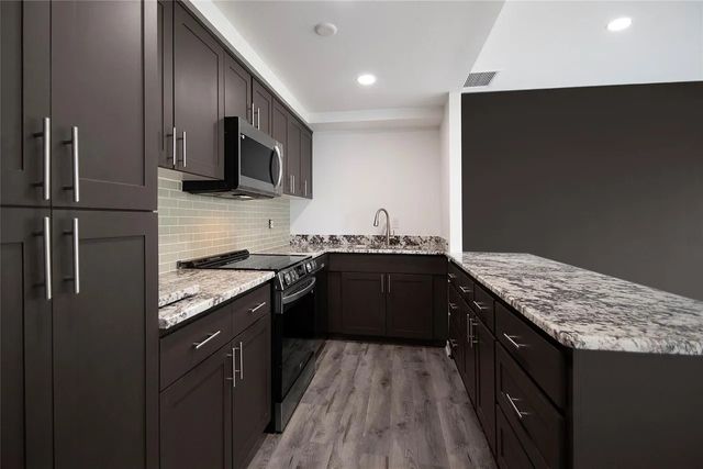 6211 W Northwest Highway G811, Dallas, TX 75225