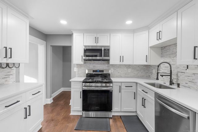 67 Bissell Street, Manchester, CT 06040