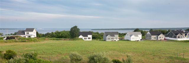 25 Bunker Hill Crossing, Portsmouth, RI 02871