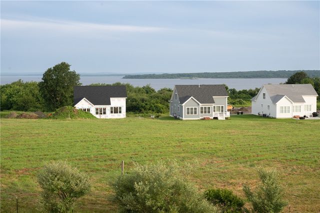 25 Bunker Hill Crossing, Portsmouth, RI 02871