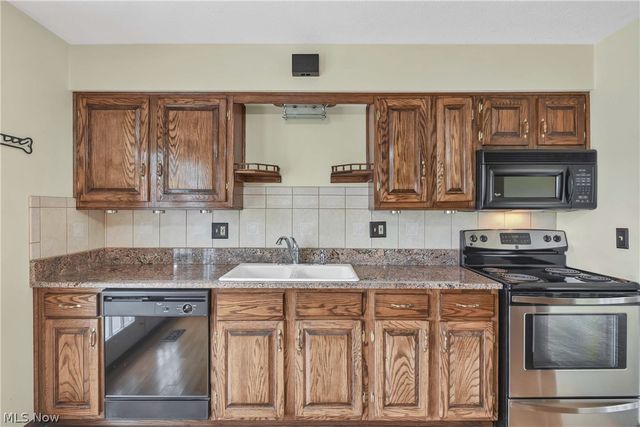 8712 Fenway Drive, Parma, OH 44129