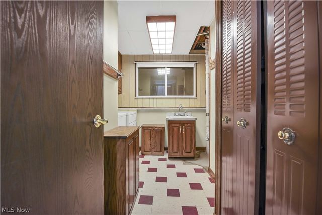 8712 Fenway Drive, Parma, OH 44129