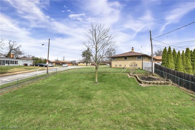 8712 Fenway Drive, Parma, OH 44129